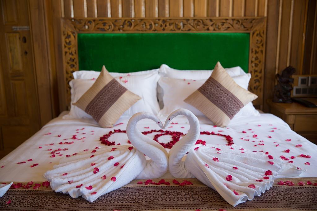 Mandalay Karaweik Mobile Hotel Quarto foto